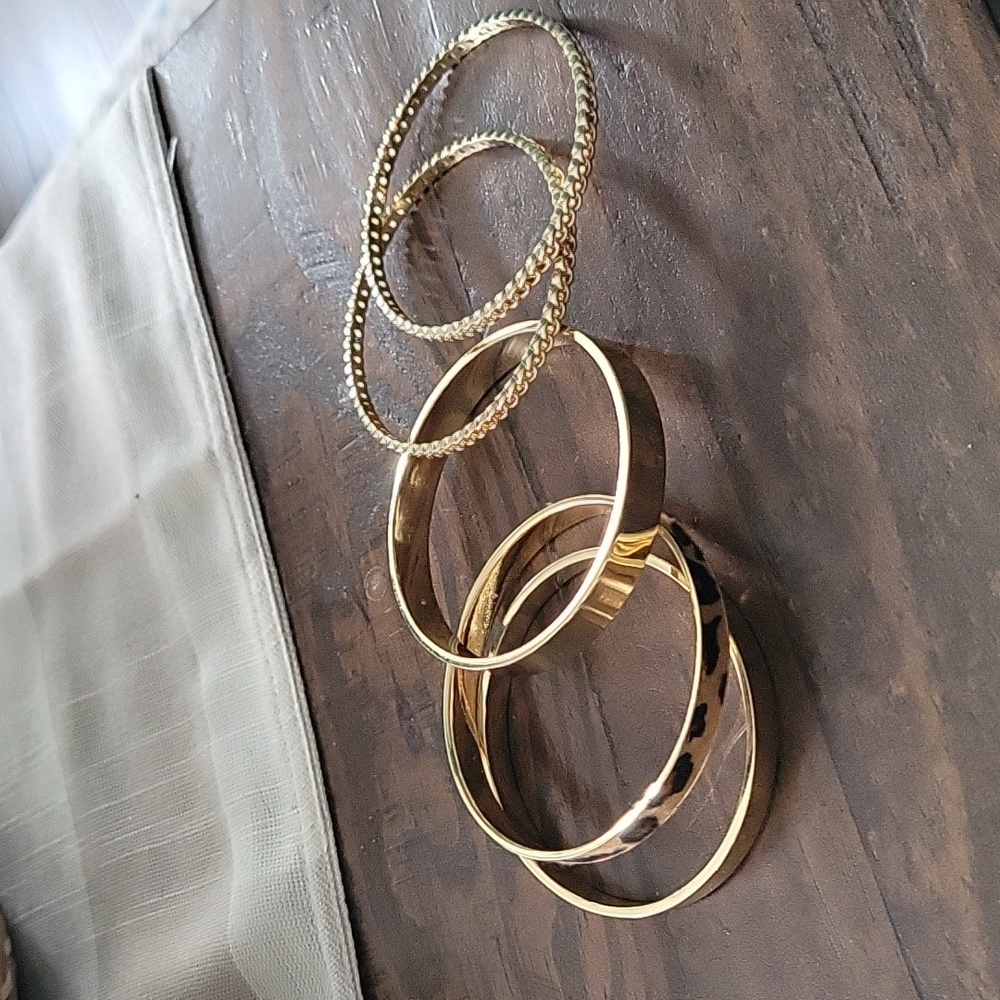 Set of 5 gold tone bangle bracelets featuring leopard print pattern